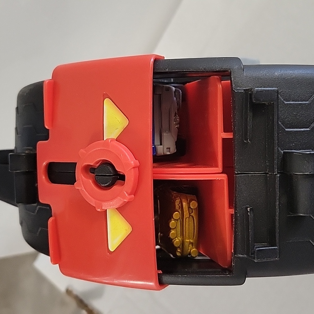 Hot Wheel Storage Container w/ Cars - Picture 3 of 3